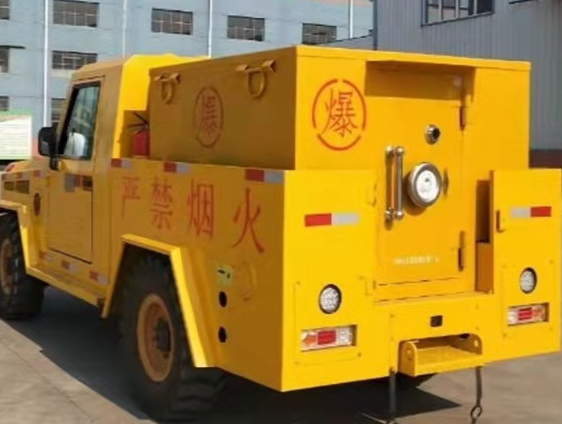 双柏凯龙爆破器材运输车：保障爆破任务的安全运行